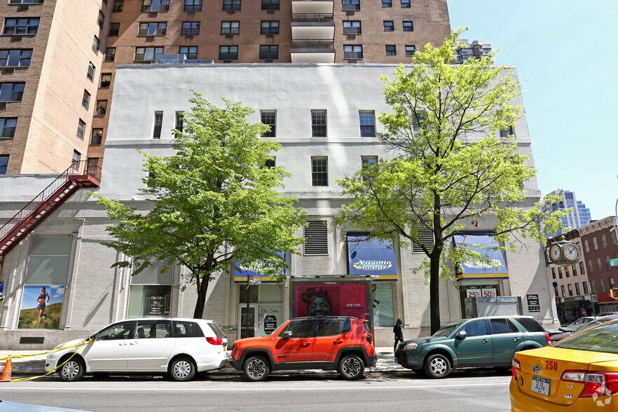 1513 First Ave, New York, NY à louer - Photo de l’immeuble – Image 3 sur 11