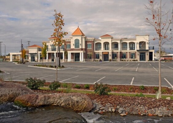 933 S Utah Ave, Idaho Falls, ID à louer - Photo de l’immeuble – Image 2 sur 2