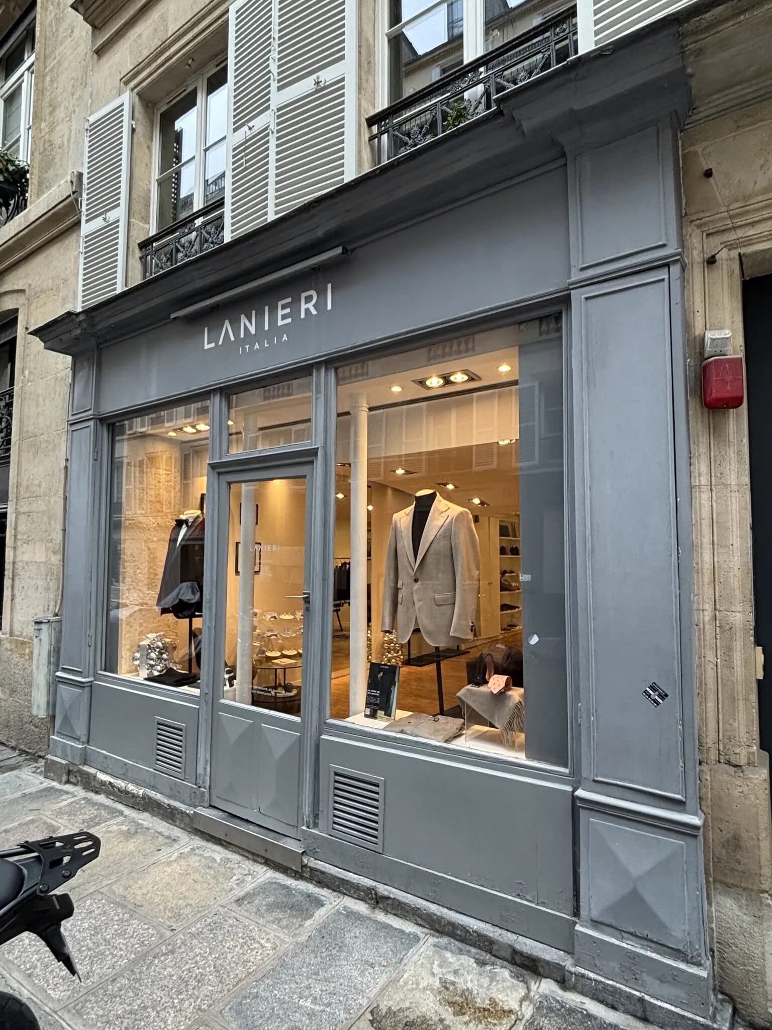 7 Rue Du Pré Aux Clercs, Paris à louer Photo de l’immeuble– Image 1 sur 14