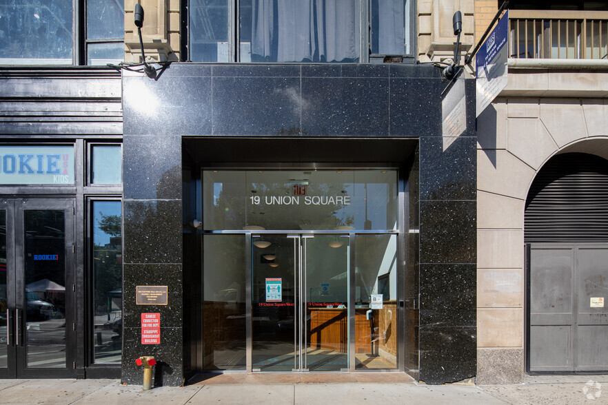 19 Union Sq W, New York, NY à louer - Photo de l’immeuble – Image 3 sur 4