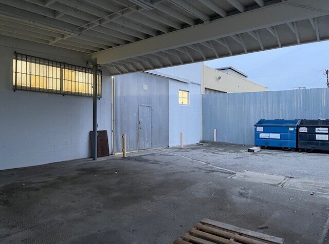 1071 W 251st St, Harbor City, CA à louer - Photo de l’immeuble – Image 2 sur 4