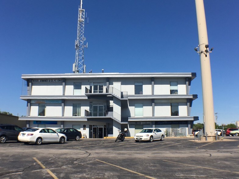 1706 Brady St, Davenport, IA à louer - Photo de l’immeuble – Image 1 sur 4