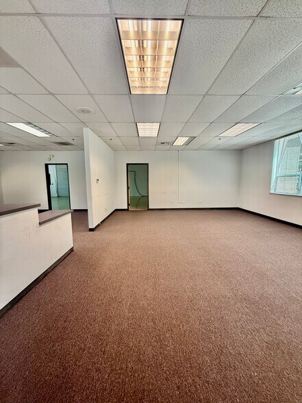 333 Crown Point Cir, Grass Valley, CA à louer - Photo de l’immeuble – Image 3 sur 19