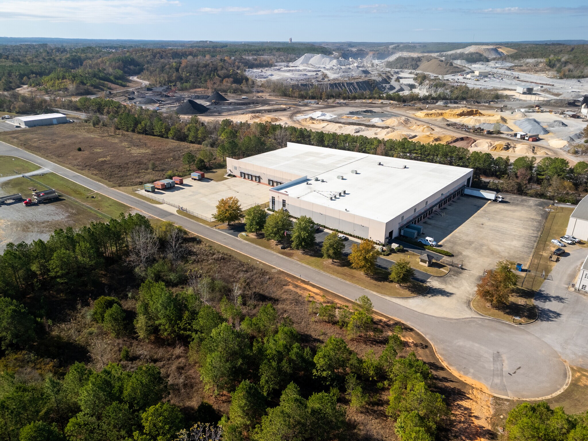241 Commercial Park Cir, Calera, AL à louer Photo principale– Image 1 sur 19
