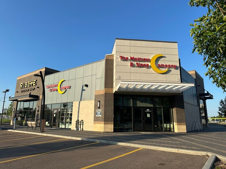 2021 Sherwood Dr, Sherwood Park, AB à louer - Photo de l’immeuble – Image 3 sur 13
