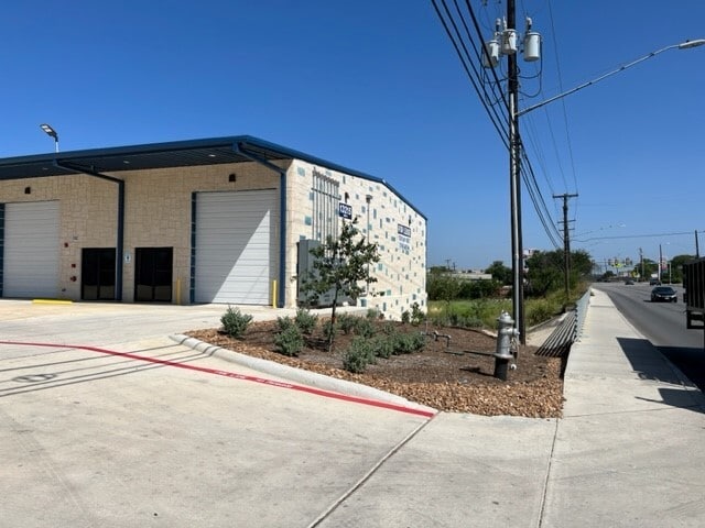 13215 Judson Rd, San Antonio, TX à louer - Photo de l’immeuble – Image 3 sur 17