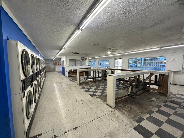 3644-3650 Boulder Hwy, Las Vegas, NV à louer - Photo de l’immeuble – Image 2 sur 5