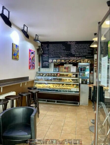 Local commercial dans Paris à louer - Photo intérieure – Image 1 sur 3