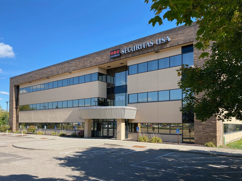 2780 Snelling Ave N, Roseville, MN à louer - Photo de l’immeuble – Image 1 sur 38
