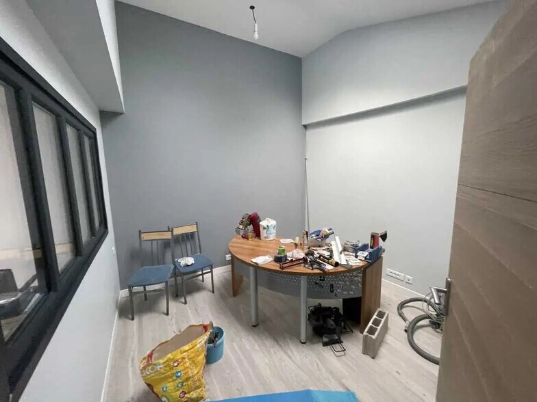 Bureau dans Beaumont-sur-Oise à louer - Photo de l’immeuble – Image 2 sur 3