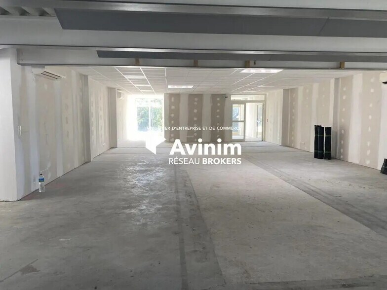 Local d’activités dans Montauroux à louer - Photo de l’immeuble – Image 1 sur 17