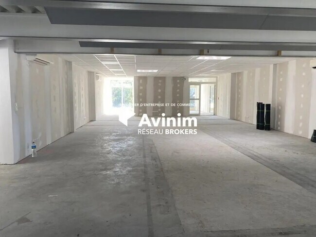 Plus de détails pour Bureau, Local d'activités à louer