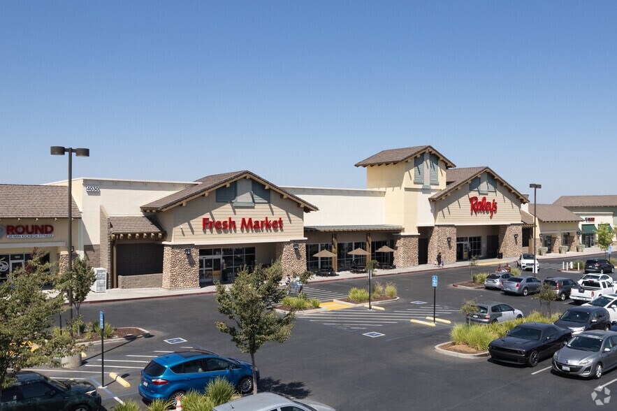 Sunrise Blvd, Rancho Cordova, CA à louer - Photo de l’immeuble – Image 1 sur 9