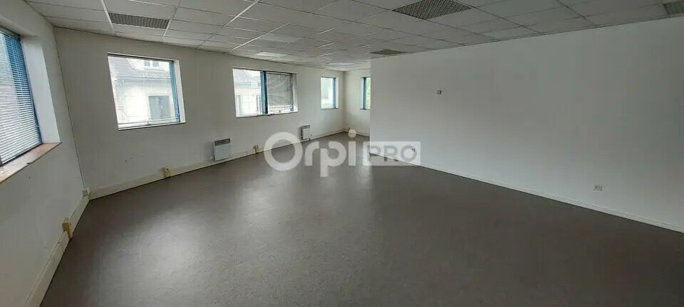 Bureau dans Creil à louer - Photo de l’immeuble – Image 2 sur 8