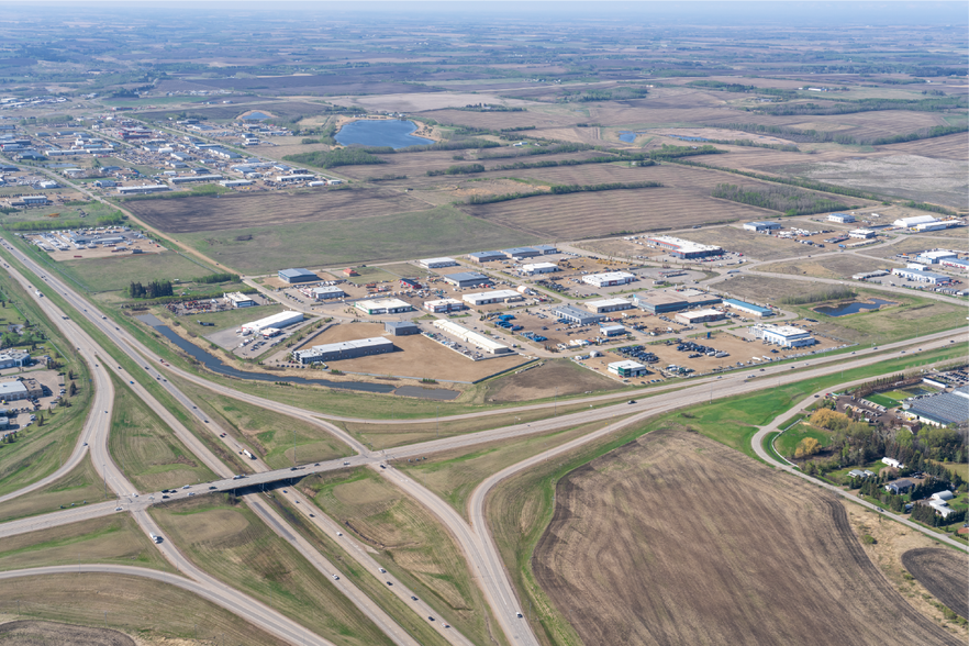 Queen Elizabeth II Hwy, Red Deer, AB à vendre - Aérien – Image 2 sur 5