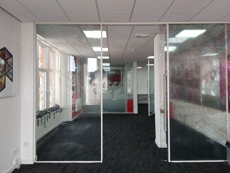 60 Bank St, Kilmarnock à louer - Photo de l’immeuble – Image 3 sur 11