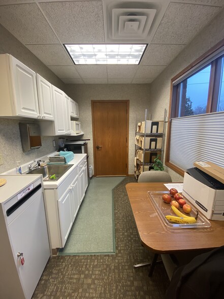 17034 Robbins Rd, Grand Haven, MI à vendre - Photo de l’immeuble – Image 3 sur 4