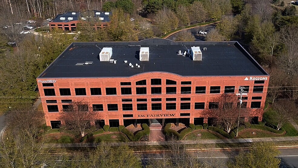 136 Fairview Rd, Mooresville, NC à louer - Photo de l’immeuble – Image 2 sur 5