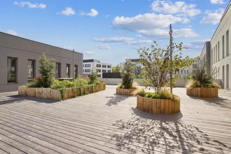 Bureau dans Villeurbanne à louer - Photo de l’immeuble – Image 2 sur 17