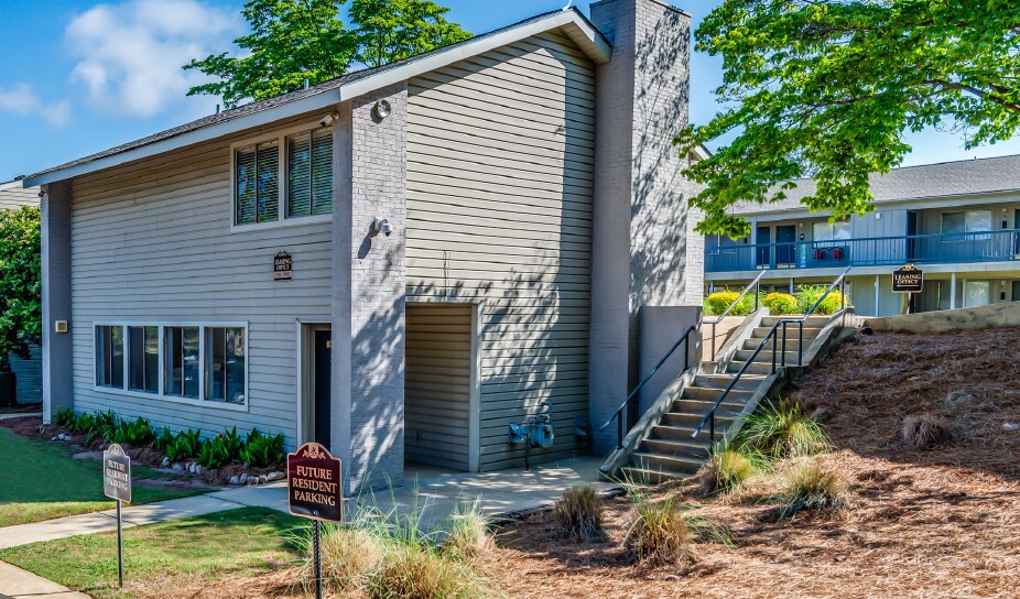 830 N Donahue Dr, Auburn, AL à vendre - Photo de l’immeuble – Image 3 sur 11