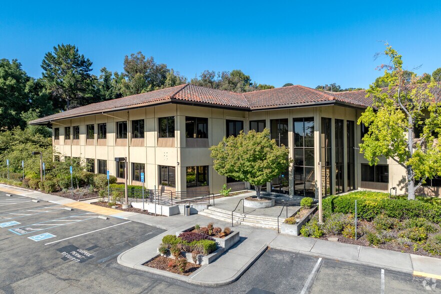 3408 Hillview Ave, Palo Alto, CA à louer - Photo de l’immeuble – Image 1 sur 4