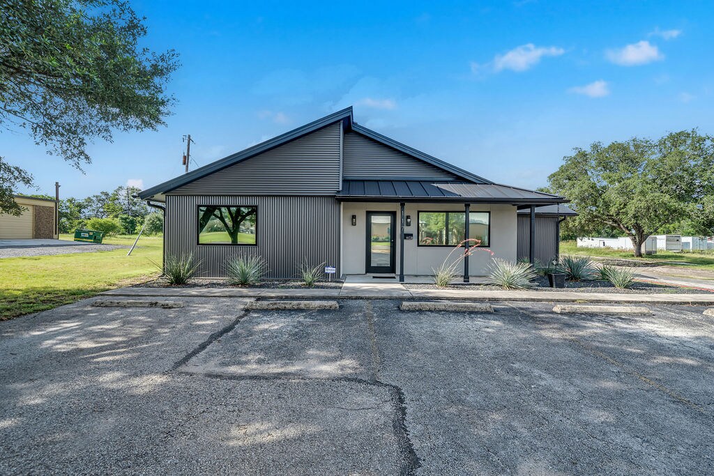 117 Commerce Ave, Boerne, TX à vendre Photo de l’immeuble– Image 1 sur 30