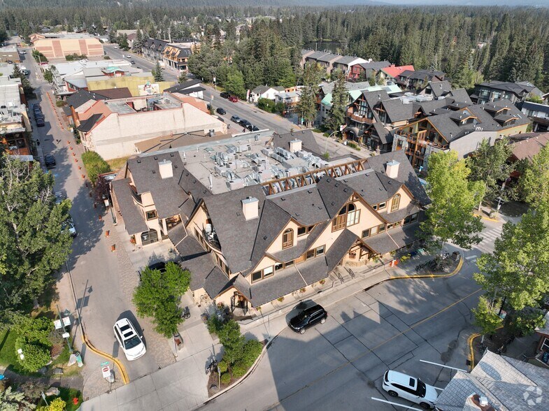 1001 6 Ave, Canmore, AB à louer – Image 2 sur 30