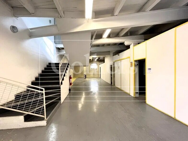 Local d’activités dans Marseille à louer - Photo de l’immeuble – Image 1 sur 2