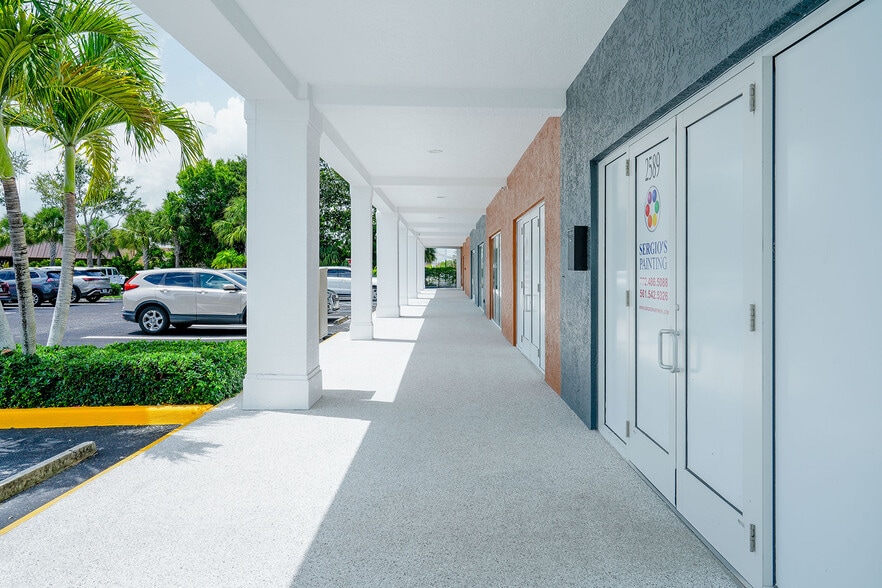 2585-2605 SE Federal Hwy, Stuart, FL à vendre - Photo de l’immeuble – Image 3 sur 7