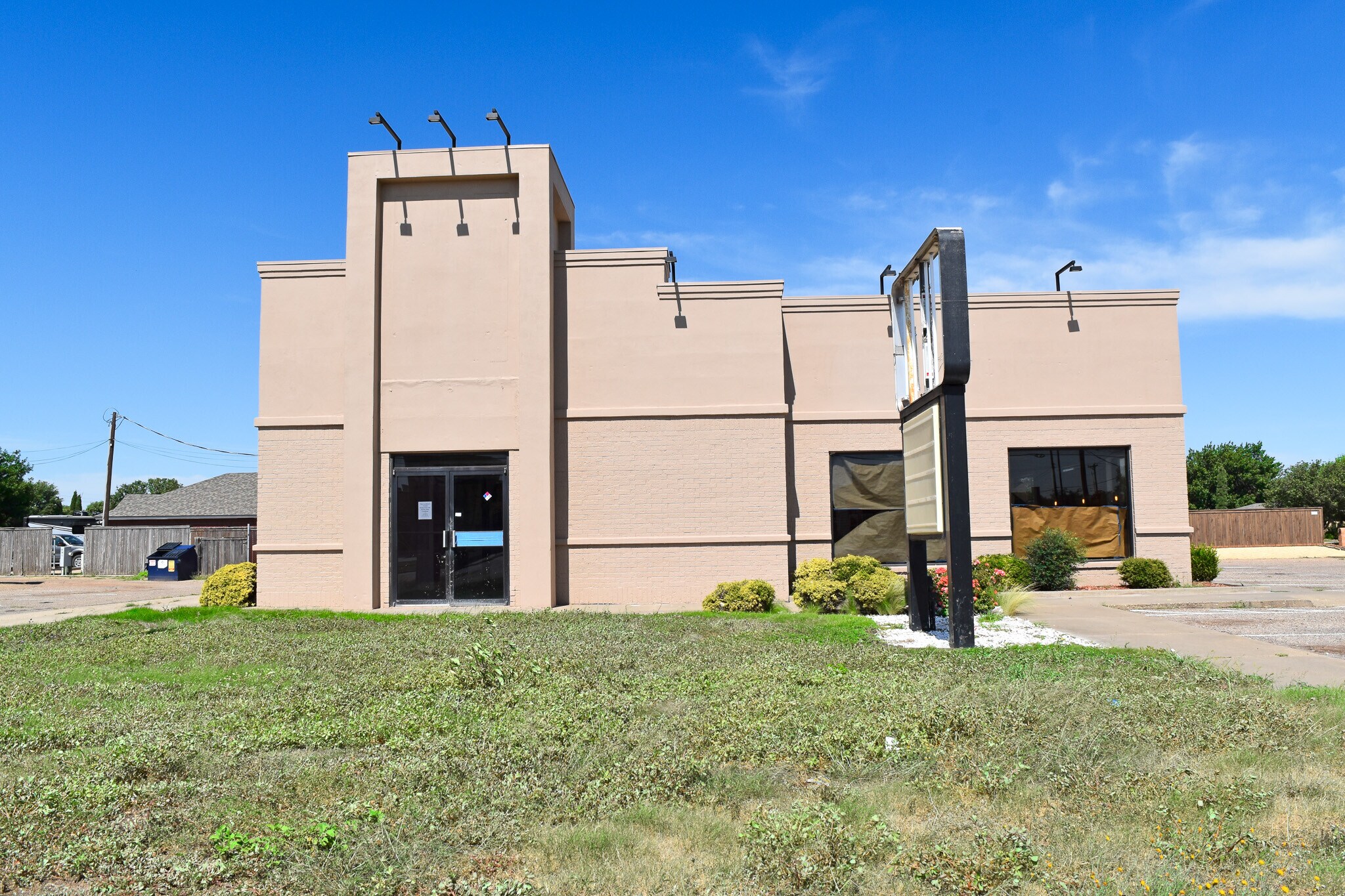 7902 University Ave, Lubbock, TX à louer Photo de l’immeuble– Image 1 sur 24