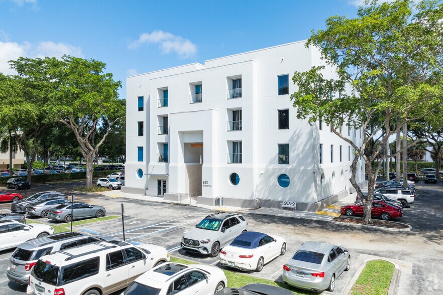 880 NW 13th St, Boca Raton, FL à louer - Photo de l’immeuble – Image 2 sur 5
