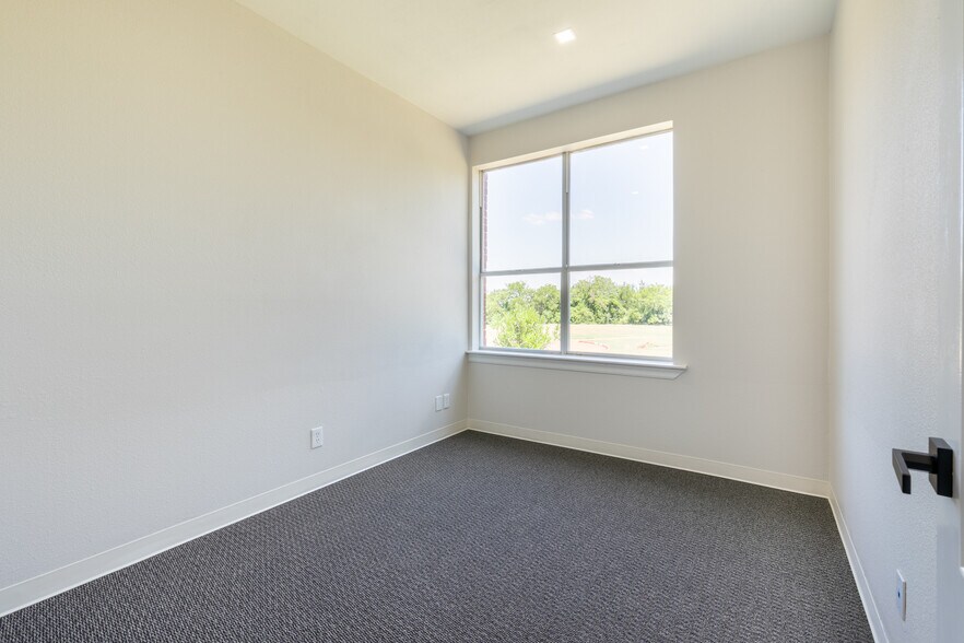 1307 W Abram St, Arlington, TX à louer - Photo de l’immeuble – Image 3 sur 21