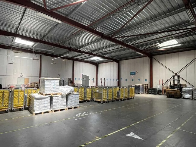 Plus de détails pour Local d'activités à louer