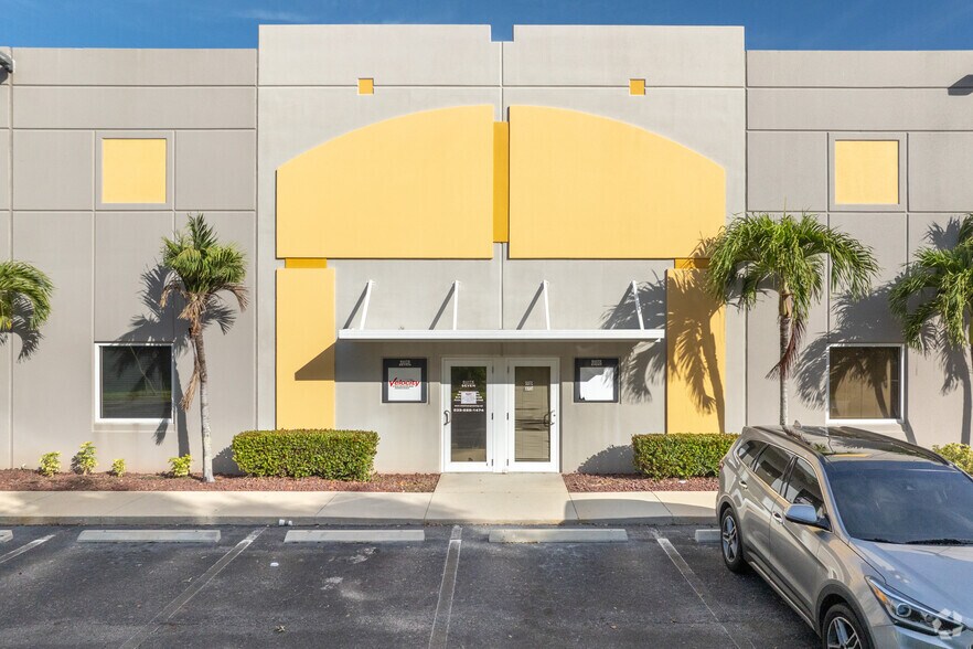 12821 Commerce Lakes Dr, Fort Myers, FL à vendre - Photo de l’immeuble – Image 3 sur 8