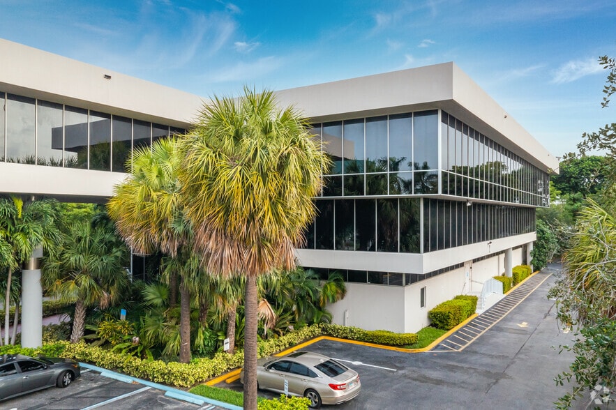 6067 Hollywood Blvd, Hollywood, FL à louer - Photo de l’immeuble – Image 3 sur 10