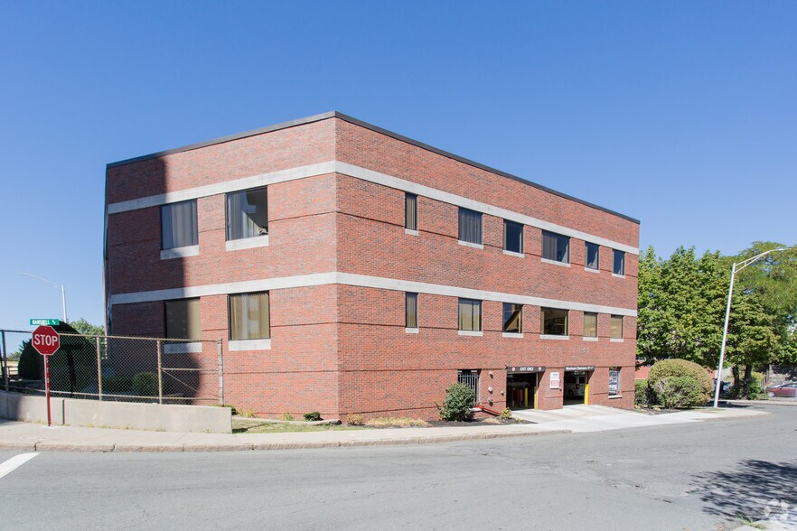 110 Florence St, Malden, MA à louer - Photo de l’immeuble – Image 3 sur 16