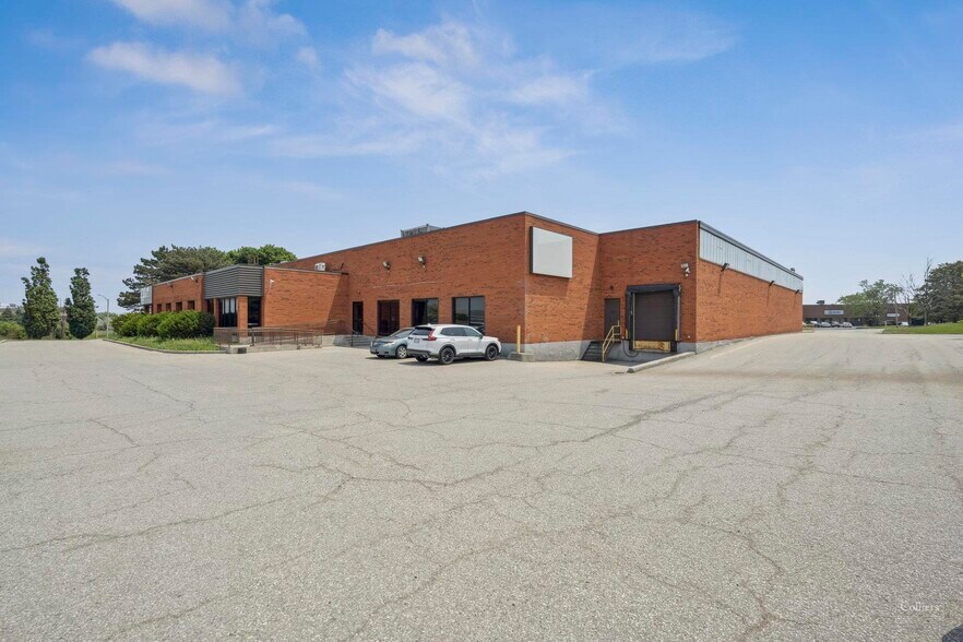 5895 Ambler Dr, Mississauga, ON à louer - Photo de l’immeuble – Image 2 sur 2