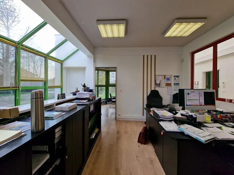 7 Rue De La Vallée, Fontaine-le-Comte à louer - Photo de l’immeuble – Image 3 sur 11