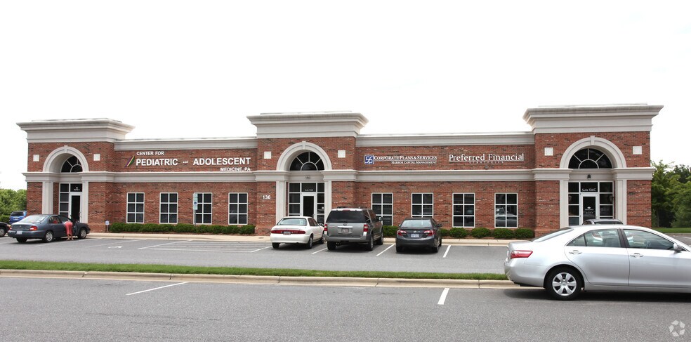 136 Gateway Blvd, Mooresville, NC à vendre - Photo de l’immeuble – Image 3 sur 3