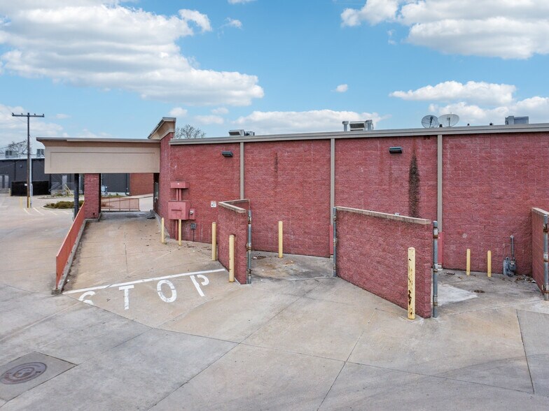 2110 S Harvard Ave, Tulsa, OK à louer - Photo de l’immeuble – Image 2 sur 5