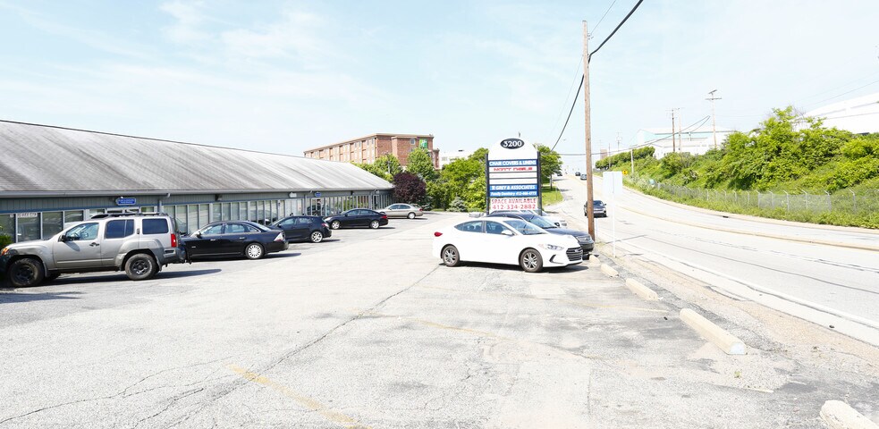 3208 Lebanon Church Rd, West Mifflin, PA à louer - Photo de l’immeuble – Image 2 sur 4