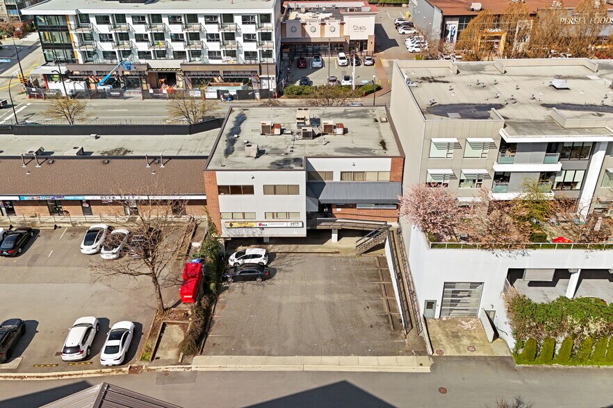 1075 Marine Dr, North Vancouver, BC à vendre - Photo de l’immeuble – Image 3 sur 11