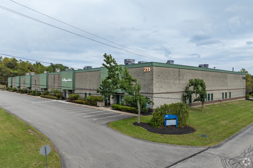 211 Overlook Dr, Sewickley, PA à louer - Photo principale – Image 1 sur 4