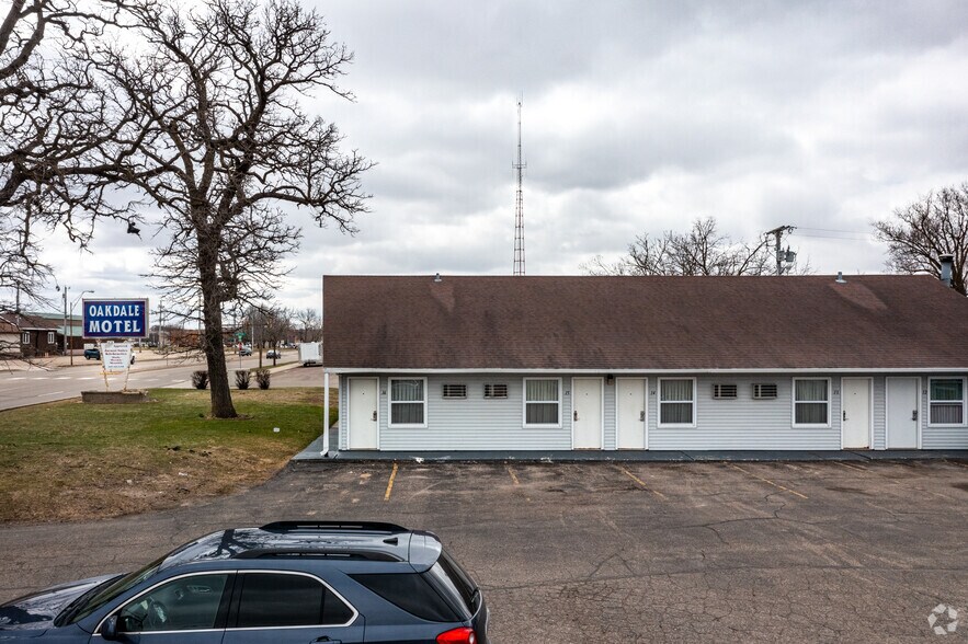 1418 S Oak Ave, Owatonna, MN à vendre - Photo de l’immeuble – Image 3 sur 5