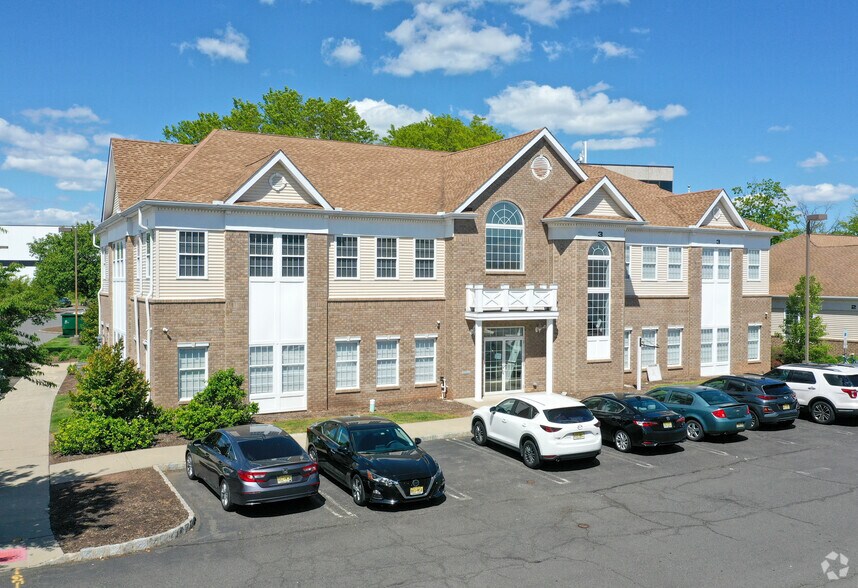 7-10 Wills Way, Piscataway, NJ à vendre - Photo principale – Image 1 sur 12