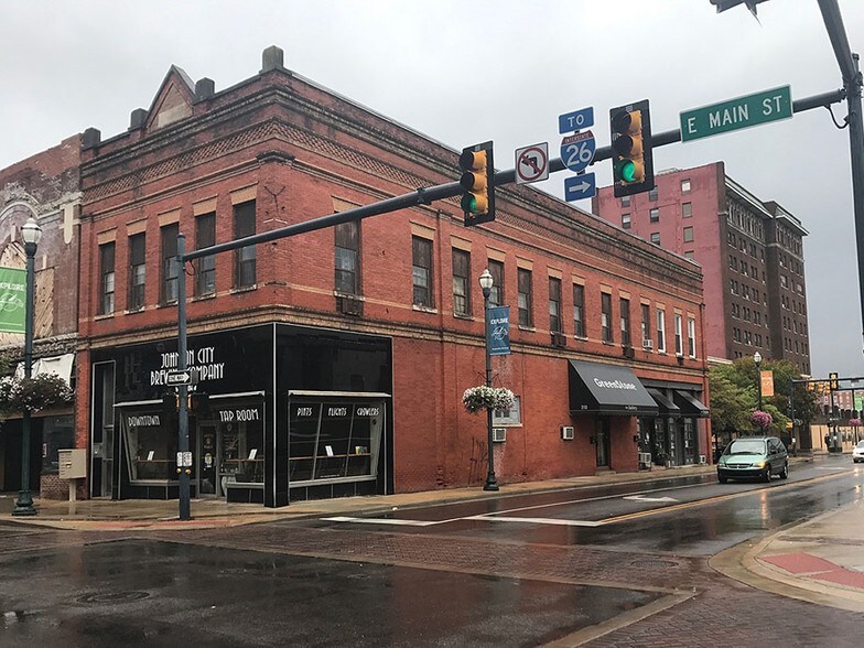 306-310 S Roan St, Johnson City, TN à louer - Photo de l’immeuble – Image 2 sur 2