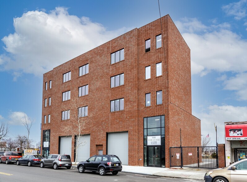 3125 20th Ave, Astoria, NY à louer - Photo de l’immeuble – Image 1 sur 39