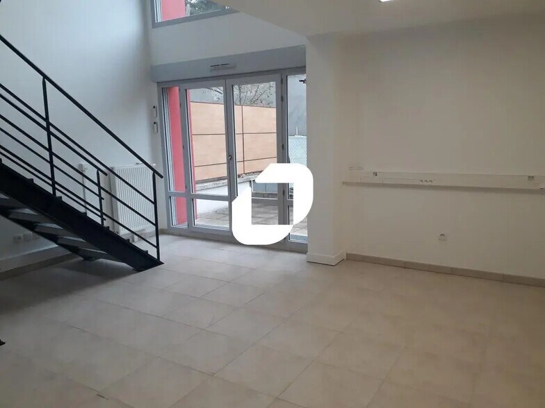 Bureau dans Saint-Maur-des-Fossés à louer - Photo de l’immeuble – Image 3 sur 7