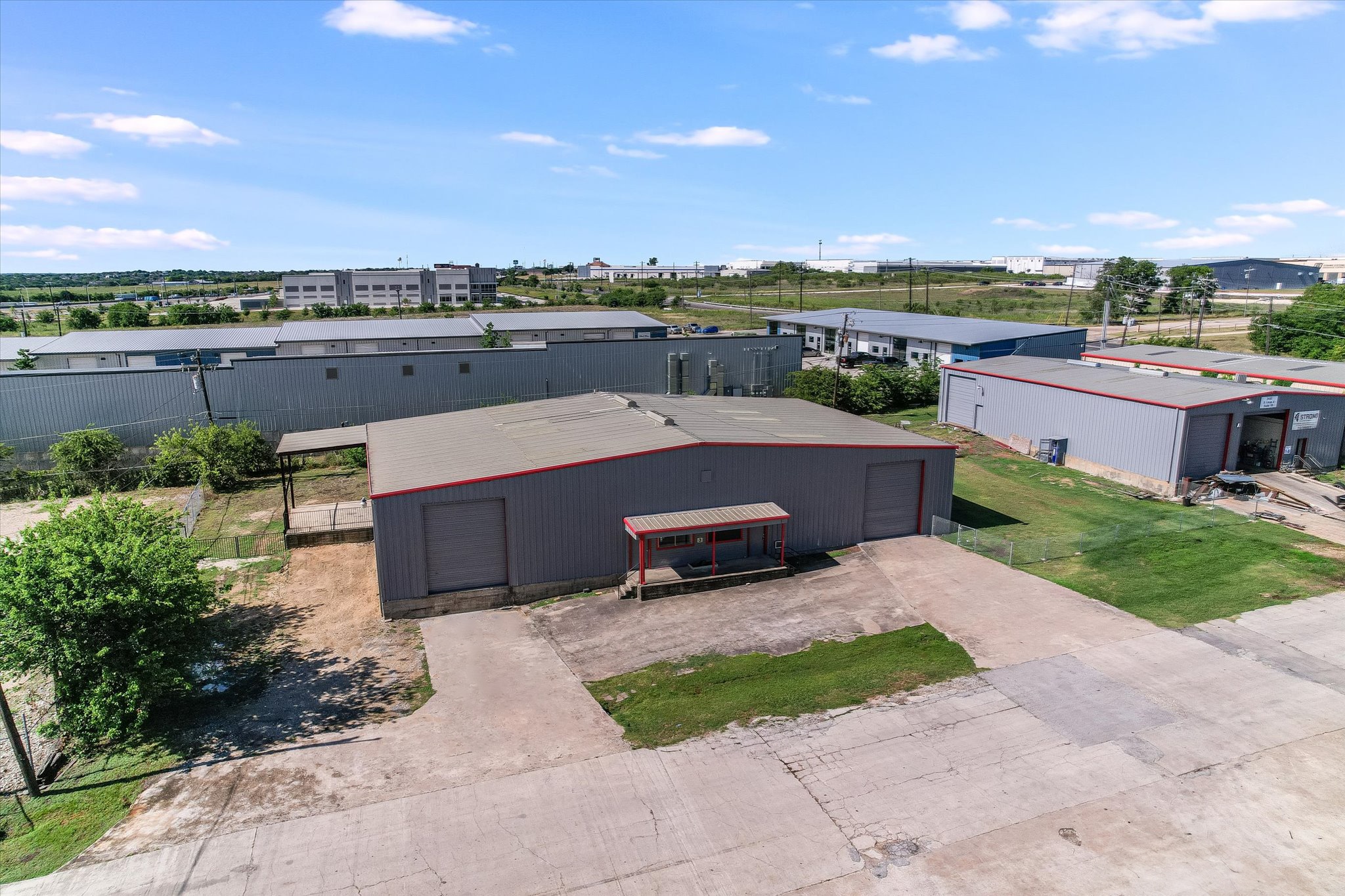 2457 Interstate Park Dr, Buda, TX à louer Photo de l’immeuble– Image 1 sur 10