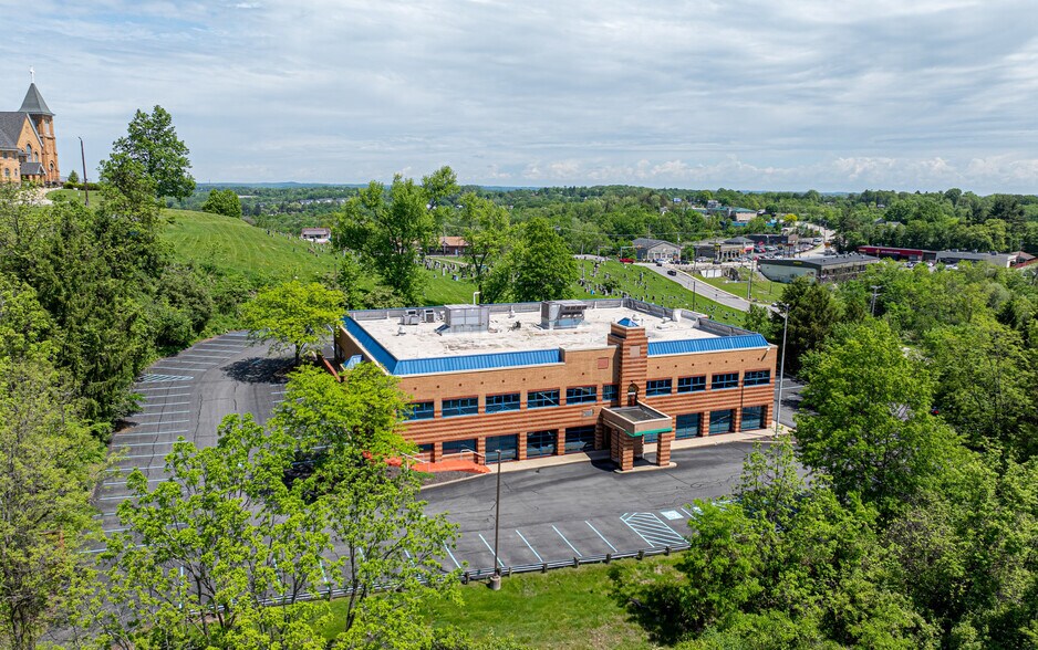 133 Church Hill Rd, McKees Rocks, PA à vendre - Photo de l’immeuble – Image 1 sur 6